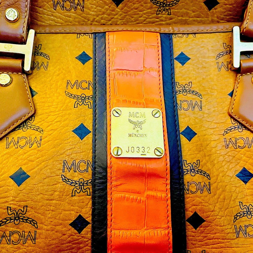 MCM Medium Tote - Picture 2 of 6